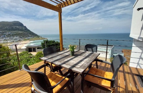 Glencairn Apartment | A Relaxing Getaway with Ocean Views