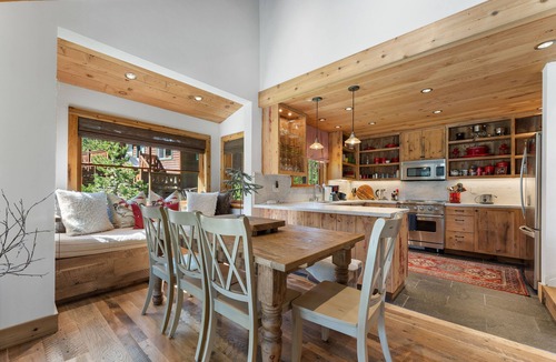 Serene Lakes House | A Serene Mountain Summer Getaway