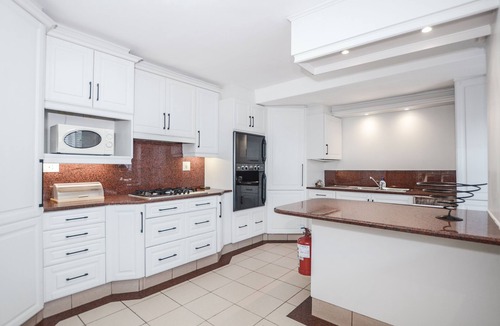 Welgemoed House | A spacious home with breathtaking views over Cape Town and with 8 luxury rooms,.