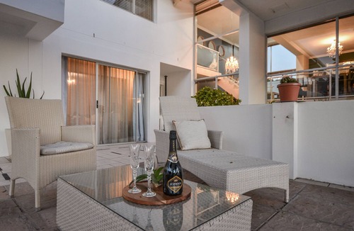 Welgemoed House | A spacious home with breathtaking views over Cape Town and with 8 luxury rooms,.