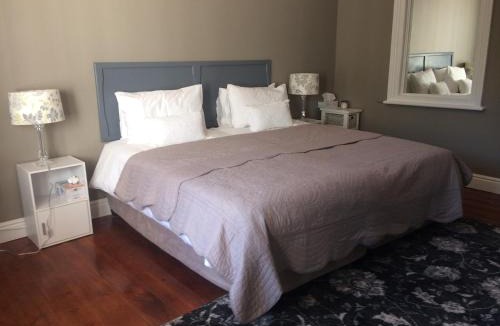 Grahamstown House | A Stone's Throw Accommodation