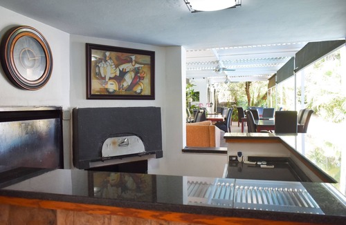 Baileys Muckleneuk House | Aanmani Rose Guest House