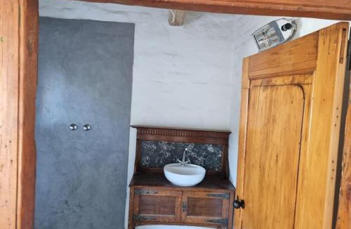 Camdeboo House | Aasvogelkrans Farm Cottages & Camping