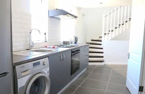 Redhill House | Abington Manor - Fish Hoek Guesthouse
