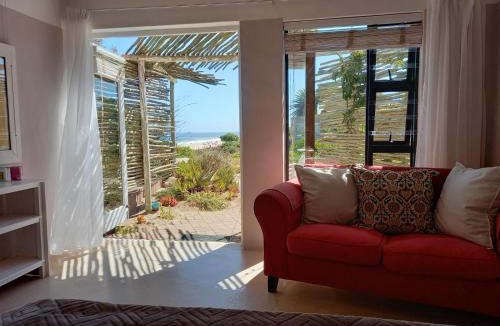 Britannia Bay House | Absolute Beach Accommodation