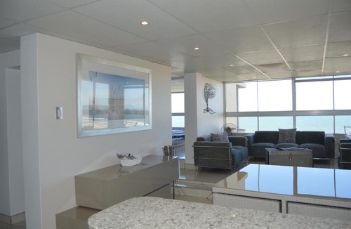 North Beach Apartment | Accommodation Front - Classy 4 Sleeper with Ocean Views