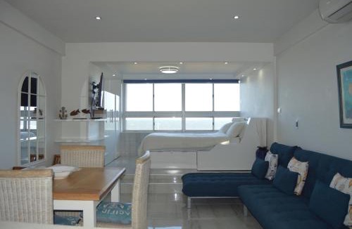 North Beach Apartment | Accommodation Front - Luxurious 2 Sleeper Overlooking the Beachfront