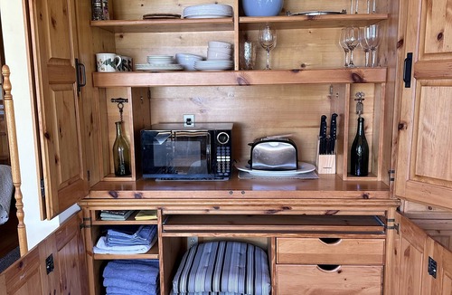 Santa Rosa Cottage | Acorn Cottage: Privacy on 4 Acres in Kenwood