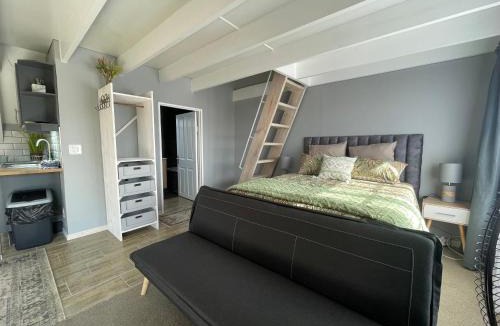 Hillcrest Apartment | ACORN STUDIO Fully equipped Studio with kids loft