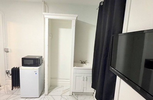 Tenderloin Hotel | Adrian Hotel