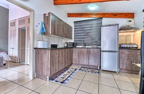Woodmead Apartment | Adva's restful haven with inverter!