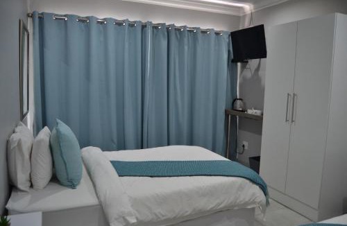 Fichardt Park House | African Sands Guesthouse LOAD SHEDDING FREE