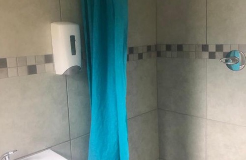 Kempton Park House | Africaren Budget Stay