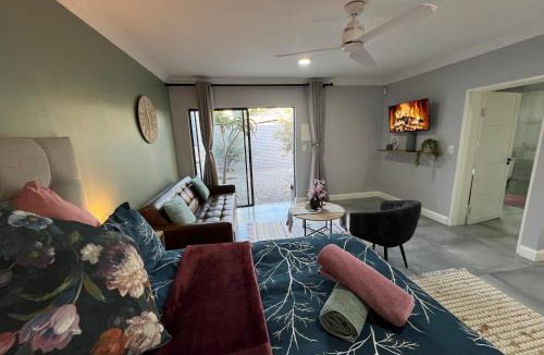Pretoria House | Afrique134 Olive Tree Private Courtyard Suite