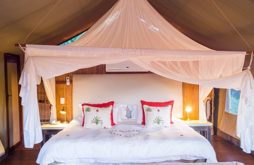 Madikwe Game Reserve Cabin | aha Thakadu River Camp