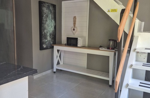 Hilton Cottage | Airlakehouse- tranquil and private cottage in a cul de sac