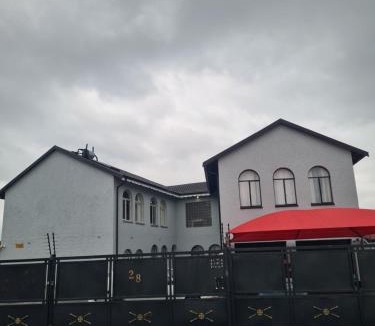 Kempton Park House | Airport Lodge OR Tambo