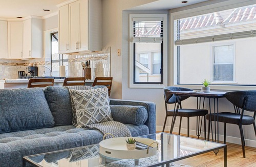 Downtown House | Airy South SF 3BR w/Balcony & Backyard, nr Food & Coffee, by Blueground
