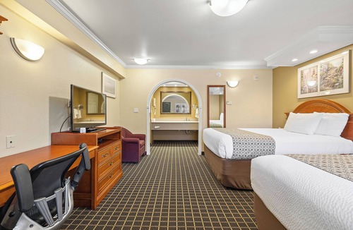 Little Saigon Hotel | Alexis Park Hotel