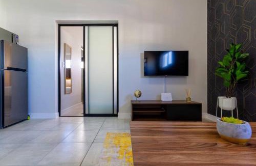 Greater Johannesburg Metropolitan Area Apartment | Alimama Spaces: Nonku's Greenlee Studio