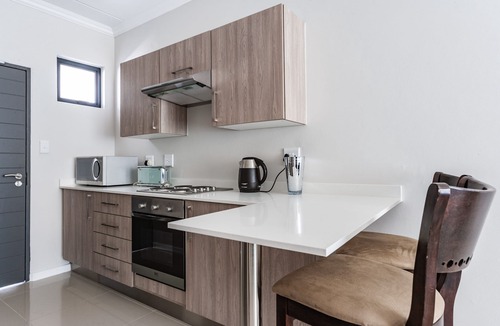 Greater Johannesburg Metropolitan Area Apartment | #AlimamaSpaces: Don Manson's Heights