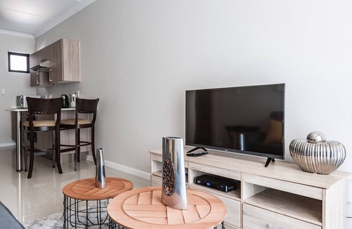 Greater Johannesburg Metropolitan Area Apartment | #AlimamaSpaces: Don Manson's Heights