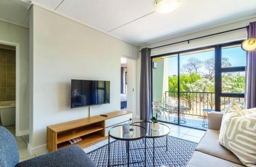 Greater Johannesburg Metropolitan Area Apartment | AlimamaSpaces - Nomthi's Greenlee