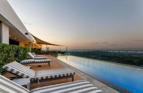 Menlyn Apartment | AlimamaSpaces The Noxy Menlyn Maine