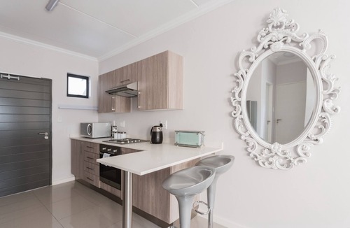 Greater Johannesburg Metropolitan Area Apartment | #AlimamaSpaces: The Thando's Manson