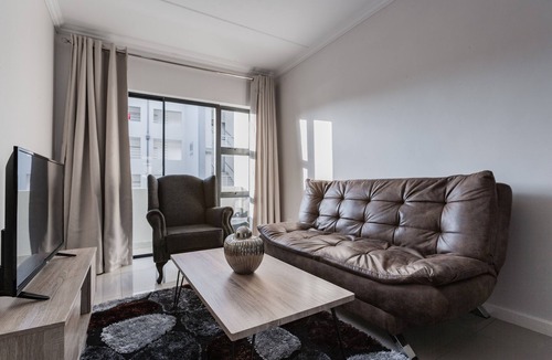 Greater Johannesburg Metropolitan Area Apartment | #AlimamaSpaces: The Thando's Manson