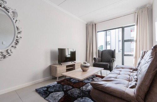 Greater Johannesburg Metropolitan Area Apartment | #AlimamaSpaces: The Thando's Manson
