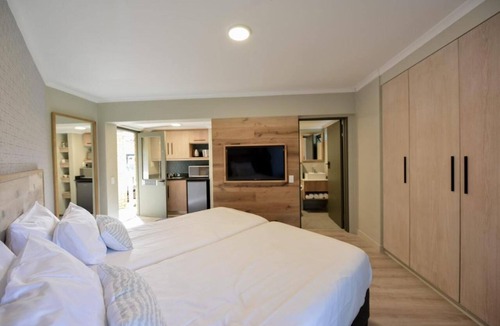 Rondebosch House | All Africa House