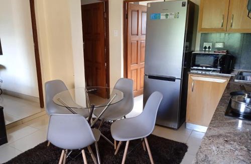 Waterkloof Glen Apartment | Aloha Lodge 2 Bedroom Apartment near Menlyn Sleeps 4