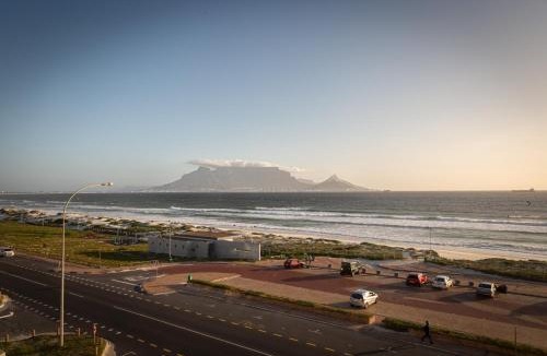 Bloubergstrand Apartment | Amazing Beachfront 2 Bed Apartment A308 Sea Spray