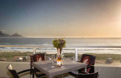 Bloubergstrand Apartment | Amazing Beachfront 2 Bed Apartment A308 Sea Spray