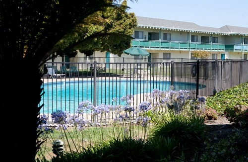 East End Apartment | Amazing Cali Getaway! 3 Units with Jacuzzi and Pool, Free Breakfast