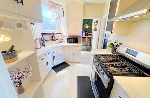 Eureka Valley House | Amazing City Views Free Parking & King Bed
