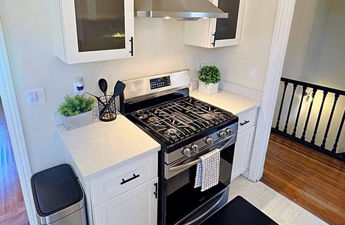 Eureka Valley House | Amazing City Views Free Parking & King Bed
