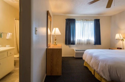 East End Apartment | Amazing Find! 3 Stunning Units, Near Oracle Arena, Pool, Free Parking!