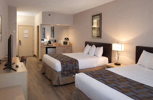 Elko Hotel | AMAZING FIND! LOVELY UNIT! Parking and Pool