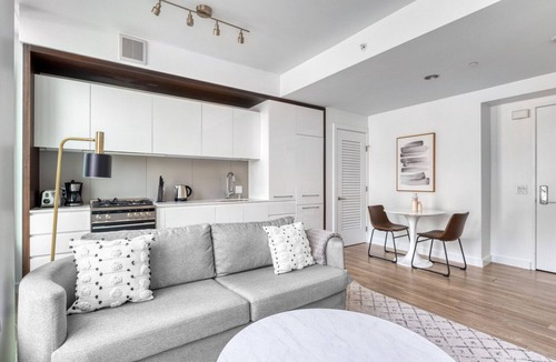 South Beach Apartment | Amazing Rincon Hill 1BR w/W/D, Gym & Pool, near Tech HQs, by Blueground