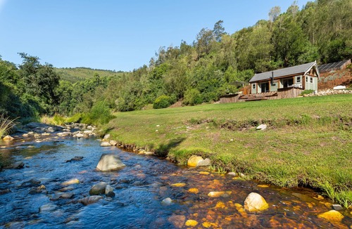 Ruiterbos Cabin | Amazing Riverside Retreat with Hot Tub & EcoPool