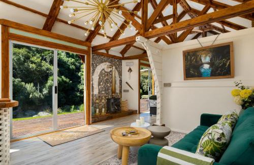Ruiterbos House | Amazing Riverside Retreat with Hot Tub & EcoPool