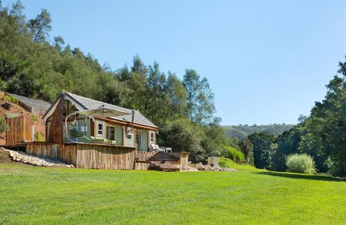 Ruiterbos House | Amazing Riverside Retreat with Hot Tub & EcoPool