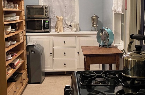 Sutter Creek House | An easy stroll to historic Sutter Creek, 3-bedroom, 2 bath charmer