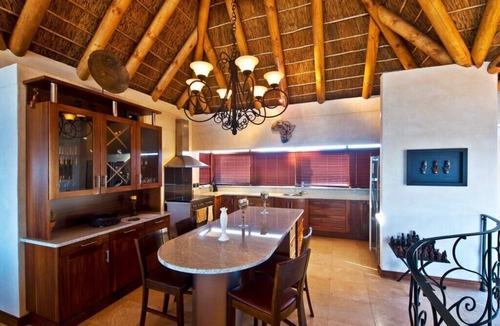 Wilderness House | An exclusive and vast four bedroom/four bathroom house on the beach front