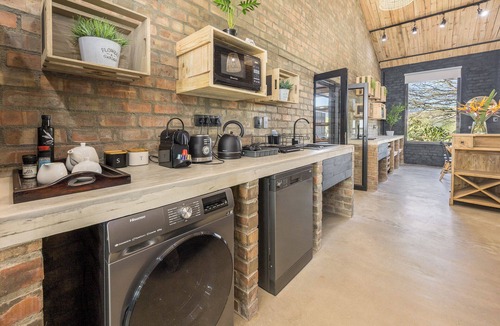 Stellenbosch Apartment | An exquisite, spacious 2-bedroom apartment in the heart of the Winelands.