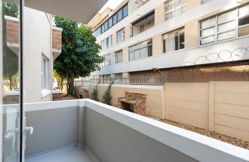 Green Point Apartment | Ananda 5