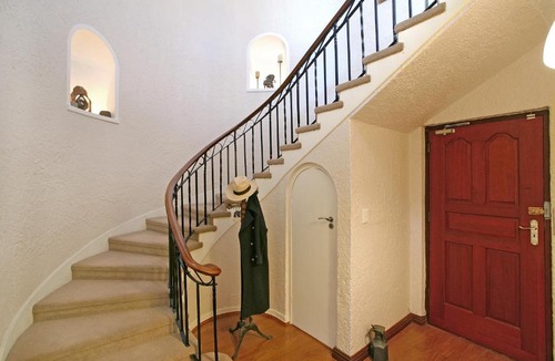 Three Anchor Bay House | Anchor Bay Guest House