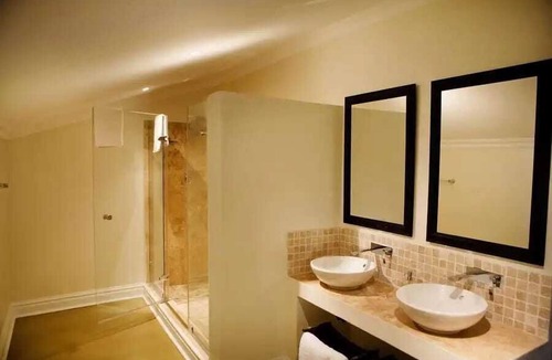 Athlone House | Anchors Boutique Lodge